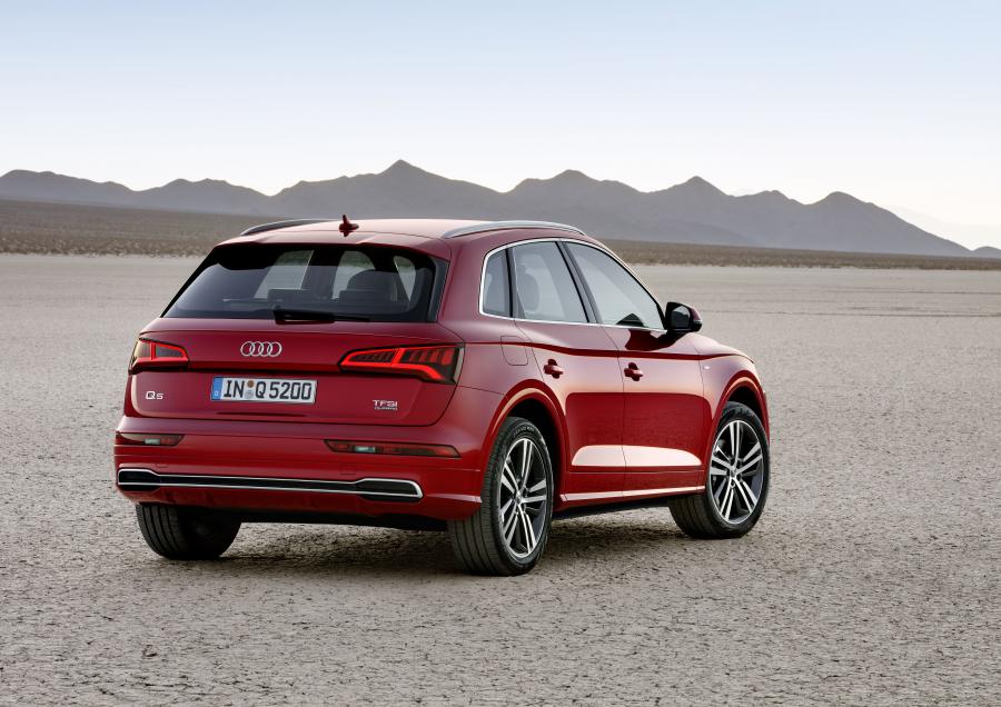  Audi Q5 TFSI Quattro S-Line 2016 года  (WW) (фото 3 из 110)